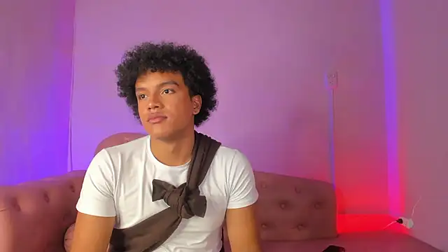 Snapshot of DanteAndKyle chatting on 10-09-25, 10:10 DanteAndKyle online show from 10-09-25, 10:10