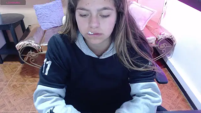 Kitten Cam online show from 10-08-25, 05:20