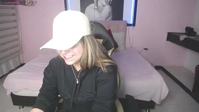 Kitten Cam online show from 11-08-25, 01:42