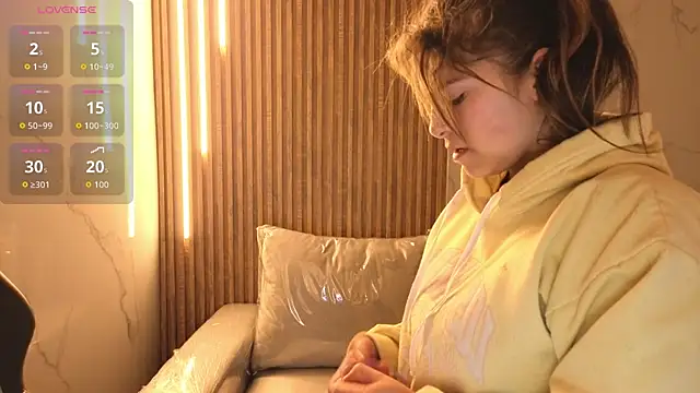 Kitten Cam online show from 11-21-25, 04:11