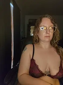 Snapshot of TattedMamaXOXO chatting on 04-07-26, 04:53 TattedMamaXOXO online show from 04-07-26, 04:53