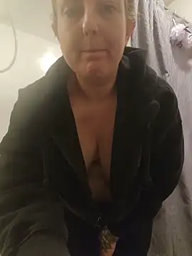 Snapshot of TattedMamaXOXO chatting on 04-06-26, 01:56 TattedMamaXOXO online show from 04-06-26, 01:56