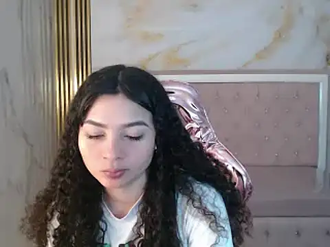 Snapshot of shalon_diaz_s chatting on 03-05-25, 01:06 shalon diaz s online show from 03-05-25, 01:06
