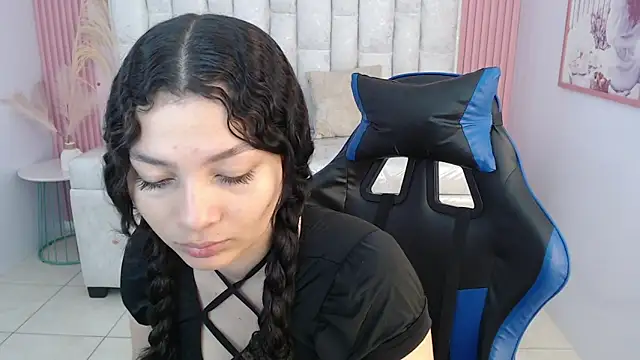 Snapshot of shalon_diaz_s chatting on 10-22-25, 01:32 shalon diaz s online show from 10-22-25, 01:32