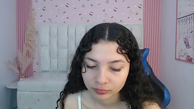 Snapshot of shalon_diaz_s chatting on 10-20-25, 01:33 shalon diaz s online show from 10-20-25, 01:33