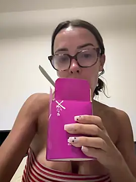 Snapshot of SexySophiaax chatting on 05-19-26, 02:35 SexySophiaax online show from 05-19-26, 02:35