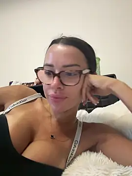 Snapshot of SexySophiaax chatting on 05-06-26, 05:33 SexySophiaax online show from 05-06-26, 05:33