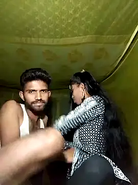 Snapshot of Hot_couple_1 chatting on 03-18-25, 05:23 Hot couple 1 online show from 03-18-25, 05:23