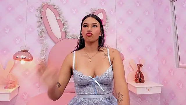 Snapshot of LIA_SWAN_ chatting on 11-25-25, 04:13 LIA SWAN online show from 11-25-25, 04:13