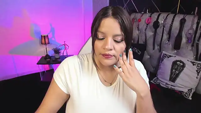 victoria  floyd online show from 02-11-26, 08:52