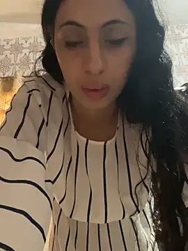 Snapshot of majdolin78 chatting on 10-30-25, 12:47 majdolin78 online show from 10-30-25, 12:47