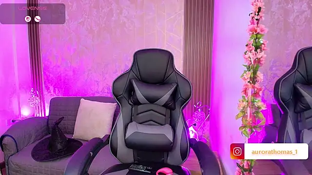 Aurora thomas  1 online show from 10-18-25, 10:34