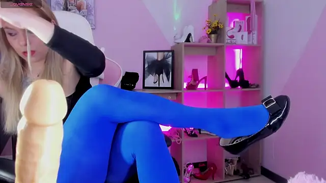 RayaCarr  online show from 11-12-25, 01:48