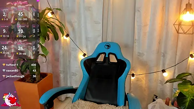 Lia little18 online show from 04-15-26, 09:04