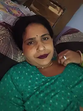 Snapshot of Bina_Bhanot chatting on 07-31-26, 07:11 Bina Bhanot online show from 07-31-26, 07:11