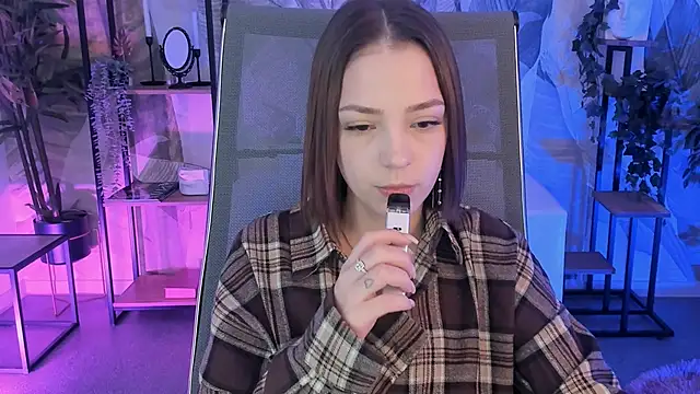 PamBeesly online show from 10-29-25, 09:08