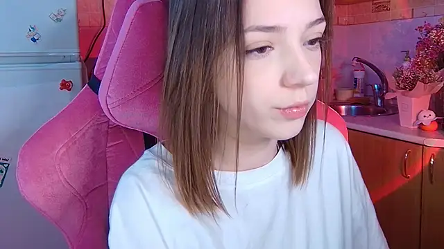 Snapshot of PamBeesly chatting on 03-22-26, 02:18 PamBeesly online show from 03-22-26, 02:18