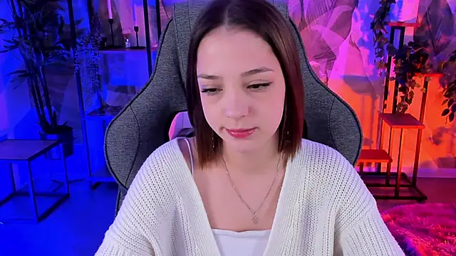 PamBeesly online show from 11-26-25, 08:58