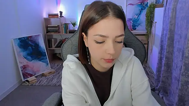 PamBeesly online show from 10-03-25, 08:27