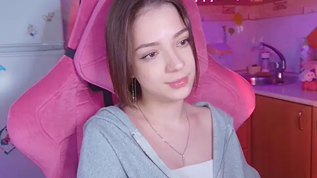 Snapshot of PamBeesly chatting on 06-26-26, 10:54 PamBeesly online show from 06-26-26, 10:54