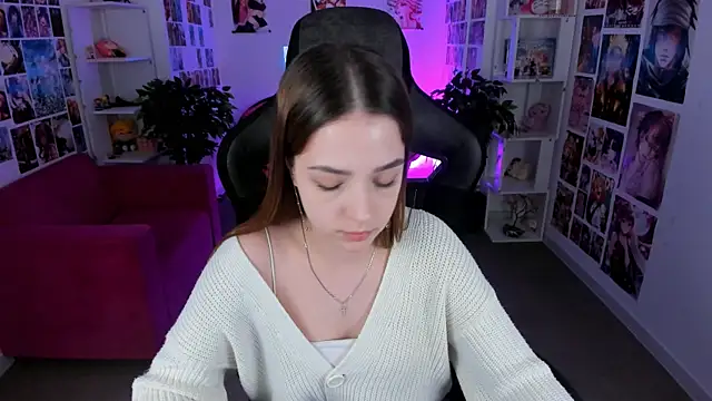 PamBeesly online show from 03-03-25, 05:47