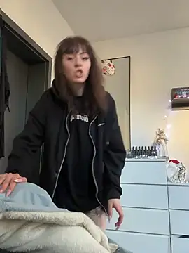 Ciara2004 online show from 12-18-25, 09:25