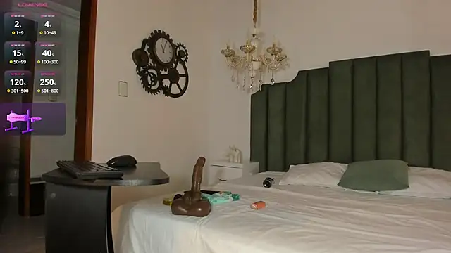 Snapshot of AnthonelaRusso_ chatting on 11-06-25, 04:05 AnthonelaRusso online show from 11-06-25, 04:05