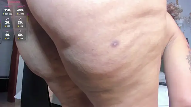 Snapshot of AnthonelaRusso_ chatting on 11-03-25, 03:45 AnthonelaRusso online show from 11-03-25, 03:45