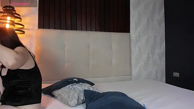 Snapshot of Zoe_Cheshire chatting on 03-08-25, 03:50 Zoe Cheshire online show from 03-08-25, 03:50