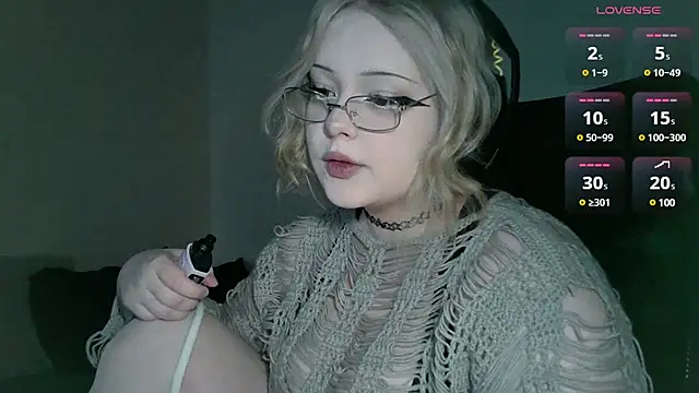 Snapshot of Electro_doll chatting on 02-16-25, 11:05 Electro doll online show from 02-16-25, 11:05