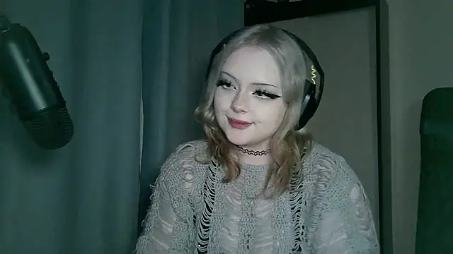 Snapshot of Electro_doll chatting on 02-11-25, 03:08 Electro doll online show from 02-11-25, 03:08