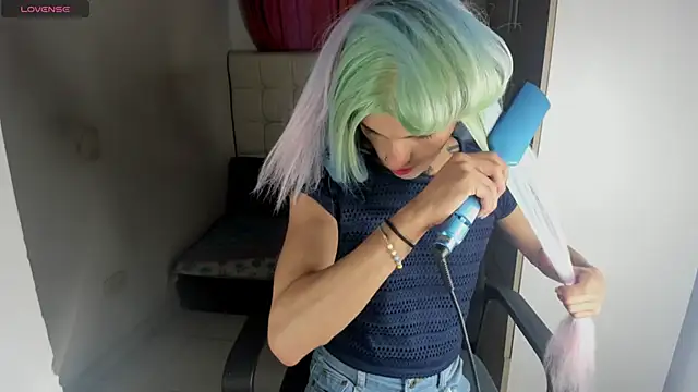 Snapshot of CharlotteWings chatting on 02-10-25, 02:05 CharlotteWings online show from 02-10-25, 02:05