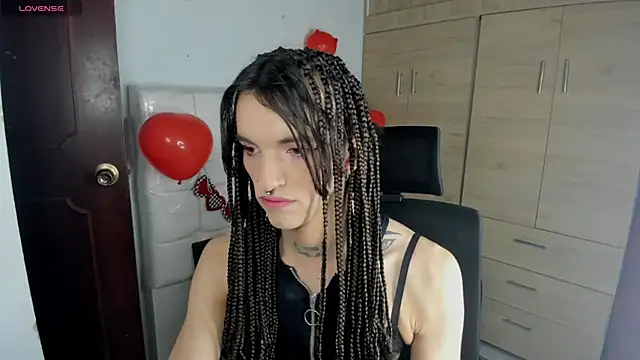 Snapshot of CharlotteWings chatting on 02-19-25, 05:27 CharlotteWings online show from 02-19-25, 05:27