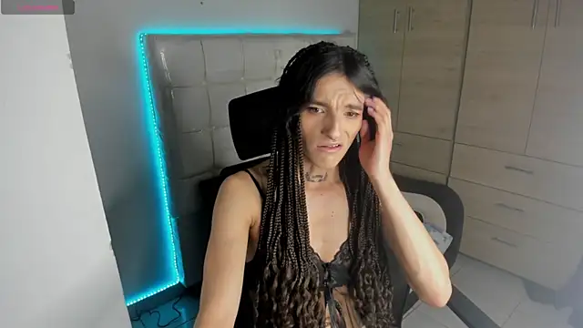 Snapshot of CharlotteWings chatting on 02-25-25, 02:04 CharlotteWings online show from 02-25-25, 02:04