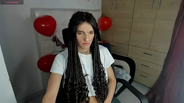 Snapshot of CharlotteWings chatting on 02-18-25, 12:05 CharlotteWings online show from 02-18-25, 12:05