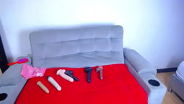 tinyy whore18 online show from 02-14-26, 06:02