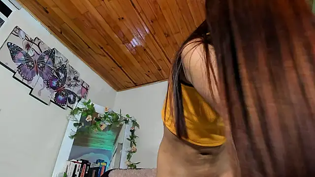 emili clark online show from 03-23-25, 07:31