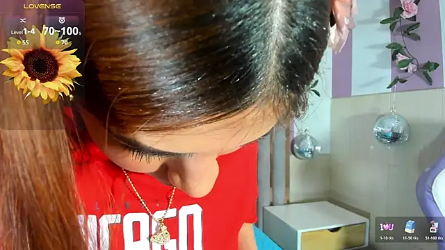 emili clark online show from 11-21-25, 08:19