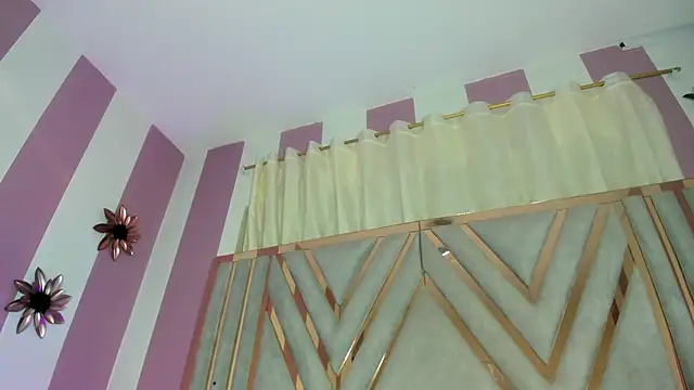 emili clark online show from 11-29-25, 04:29