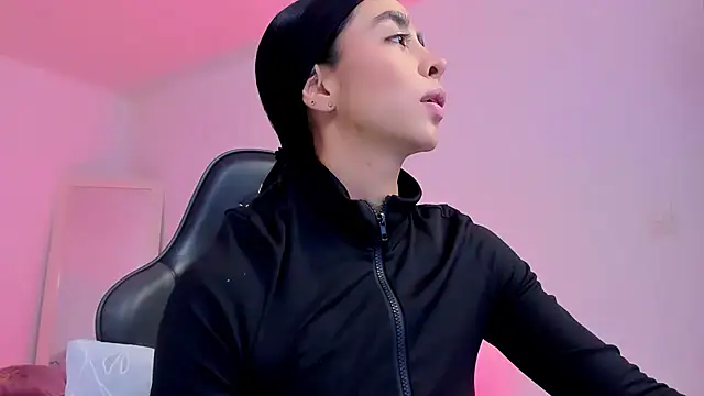 sophierooy22 online show from 07-18-26, 03:04
