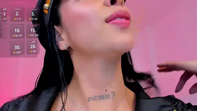 sophierooy22 online show from 11-18-25, 05:16