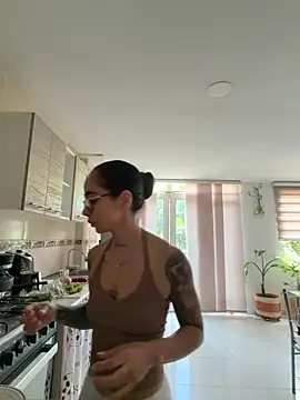 sophierooy22 online show from 06-18-26, 05:29