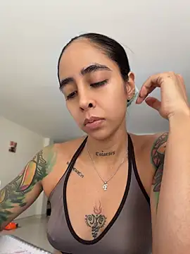 sophierooy22 online show from 07-08-26, 04:18