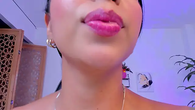 Snapshot of sophierooy22 chatting on 02-21-25, 09:11 sophierooy22 online show from 02-21-25, 09:11