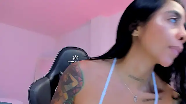 sophierooy22 online show from 04-19-26, 12:44