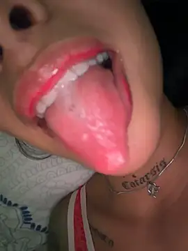sophierooy22 online show from 06-25-26, 10:04