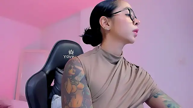 sophierooy22 online show from 05-03-26, 01:11