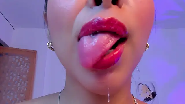 Snapshot of sophierooy22 chatting on 03-14-25, 10:50 sophierooy22 online show from 03-14-25, 10:50