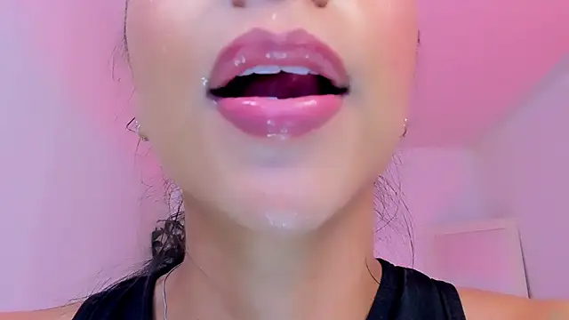 sophierooy22 online show from 05-05-26, 02:25