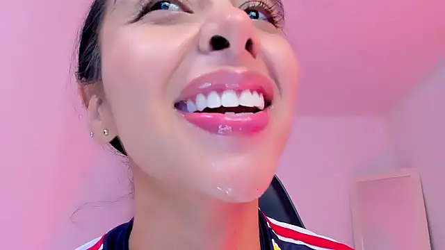 sophierooy22 online show from 06-18-26, 05:17